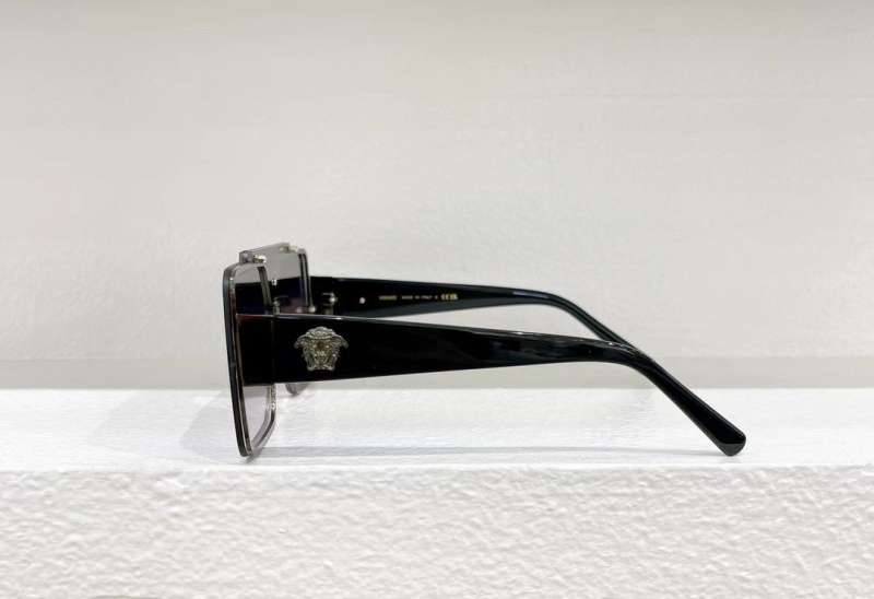 Picture of Versace Sunglasses _SKUfw54107008fw